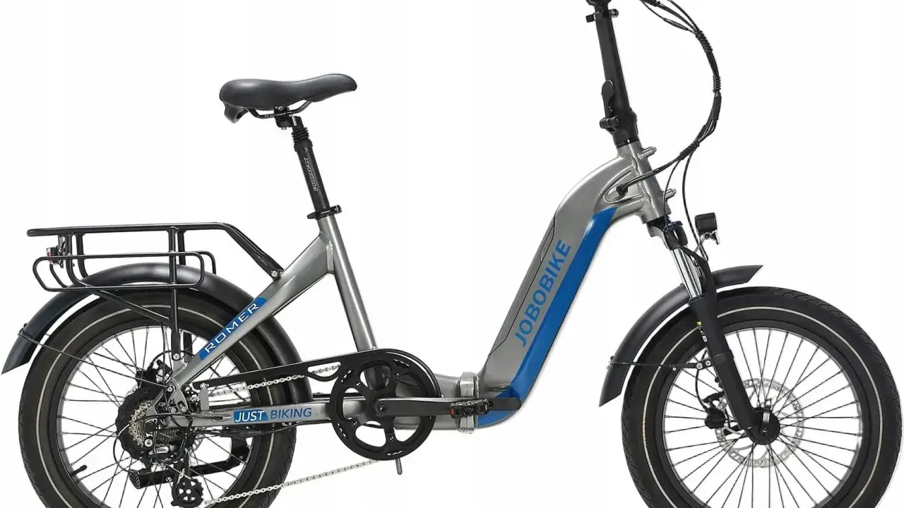 Srebrno-niebieski rower elektryczny Jobobike, model Romer. Idealny do miasta i na wycieczki.