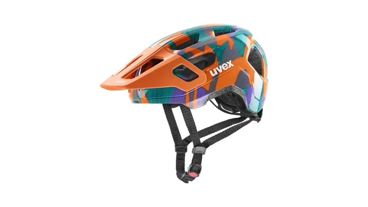 Kask rowerowy Uvex w rozmiarze 52-56 cm, idealny dla dziecka w wieku około 5-8 lat. Wielokolorowy, z pomarańczowym daszkiem.