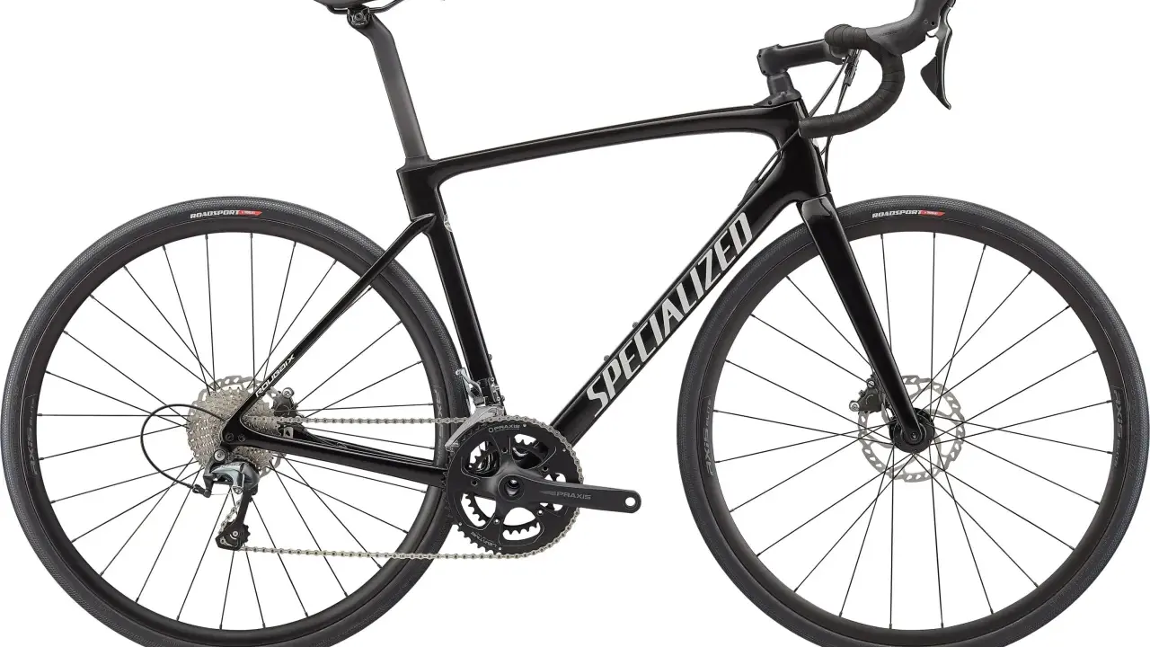 Elegancki, czarny rower szosowy endurance Specialized z tarczami hamulcowymi i napędem Shimano. Idealny na długie trasy.