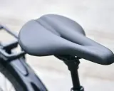 Ergonomiczne siodełko rowerowe męskie z wycięciem, które odciąża prostatę. Idealne na długie trasy.