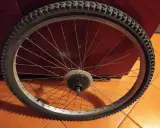Koło rowerowe z kasetą. Zastanawiasz się, jaki rower dla dorosłych ile cali będzie najlepszy? To koło to dobry punkt wyjścia.
