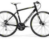 Czarny rower Merida Speeder z zielonymi akcentami. Merida to znana firma produkująca rowery.