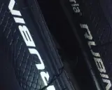 Dwie opony rowerowe Vittoria Rubino Pro z białym napisem i charakterystycznym bieżnikiem.