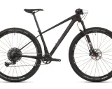 Czarny rower górski SLP z hamulcami tarczowymi i oponami Schwalbe Racing Ralph. Model superior xp 969 gotowy na wyzwania.