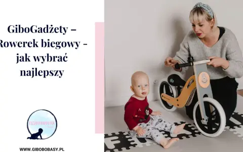 Mama pokazuje dziecku pierwszy rowerek biegowy.
