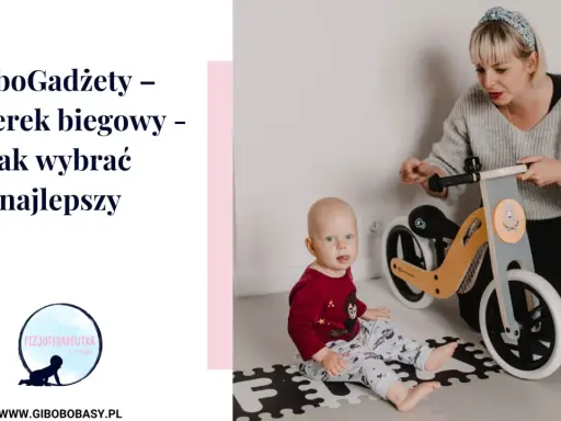 Mama pokazuje dziecku pierwszy rowerek biegowy.