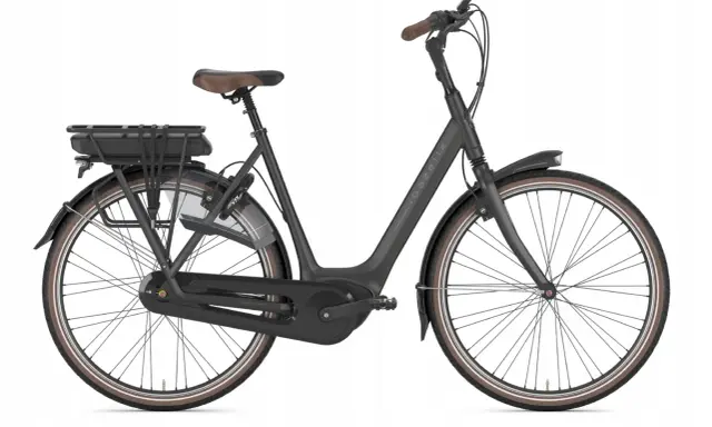 Czarny rower elektryczny Gazelle z bagażnikiem i baterią. Rozmiar ramy 53 cm, idealny dla osób o wzroście ok. 170-180 cm.