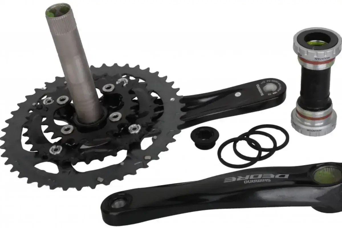 Zestaw korbowy Shimano Deore, z ramieniem 175 mm, gotowy do montażu.